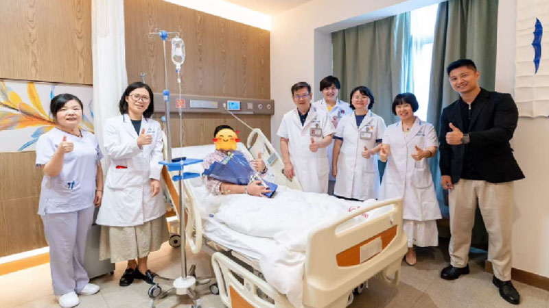 Consulate Official Commends Yida International Medical Center